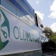 Workers clean windows outside the Cape Town headquarters of Anglo-South African financial services company Old Mutual, March 7, 2016. REUTERS/Mike Hutchings