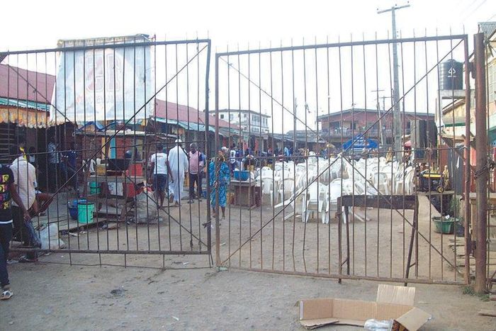 the new traffic decongestion strategy involves demolishing street gates