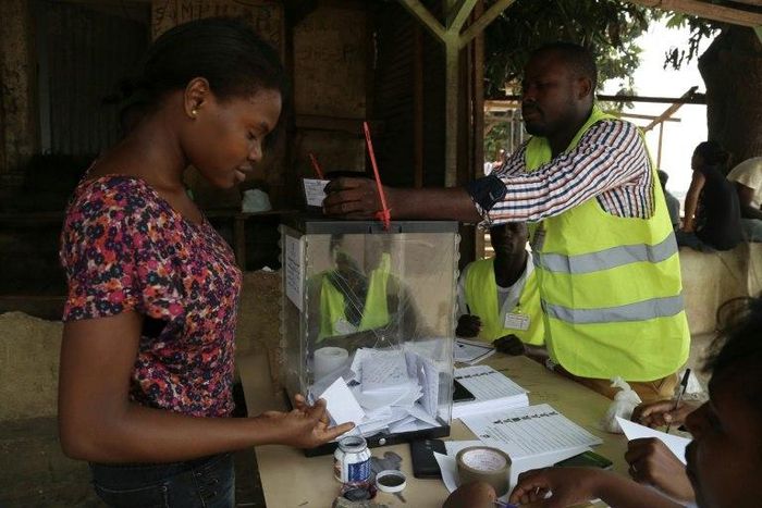 A voter waits to cast her vote at a polling station during presidential elections on July 17, 2016 in Sao Tome, capital of Sao Tome and Principe 