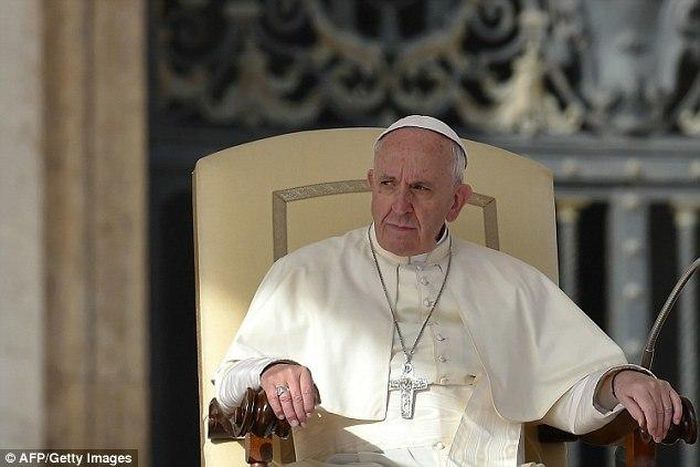 Pope Francis says refugees are gifts, not problem