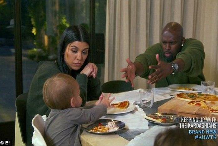 Kourtney Kardashian and Corey Gamble dining together with her kid