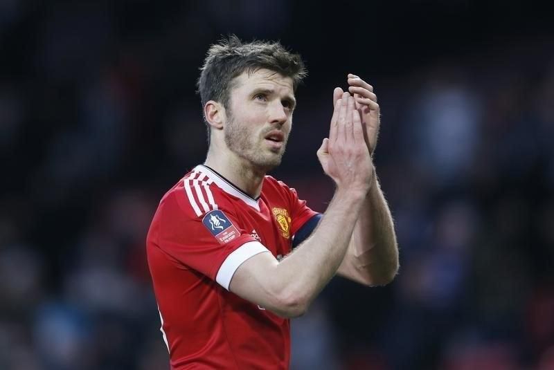 Football Soccer - Manchester United v West Ham United - FA Cup Quarter Final - Old Trafford - 13/3/16 Manchester United's Michael Carrick applauds fans after the game Action Images via Reuters / Carl Recine Livepic