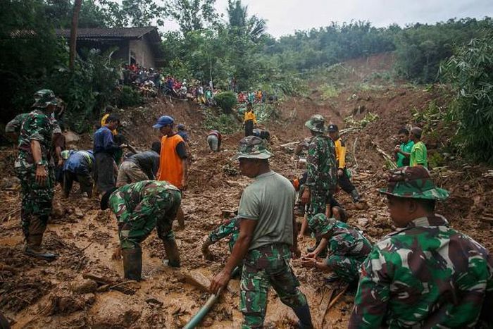 Nearly 50 die in Indonesia landslides, authorities warn of more rain