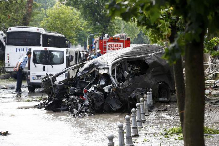Car bomb targeting police in Istanbul kills 11, wounds 36