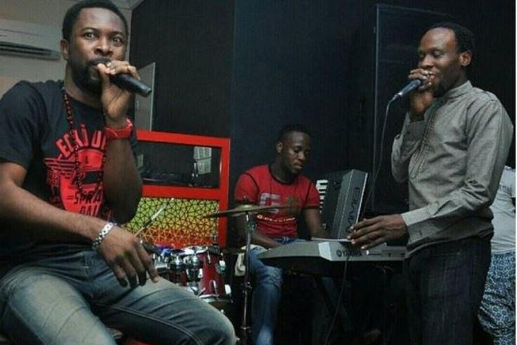 Ruggedman and Nomoreloss performing