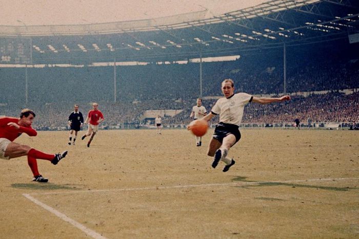 ___5256377___https:______static.pulse.com.gh___webservice___escenic___binary___5256377___2016___7___12___23___geoffhurst-cropped_iwkhd1459ffx1umah4ficdxg9