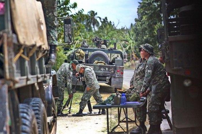 Islamist militants in Philippines set deadline to execute foreign captives