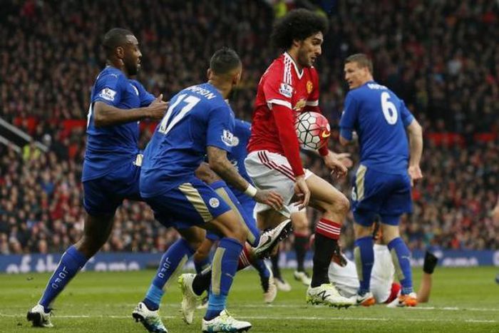Van Gaal urges Fellaini to keep emotions in check