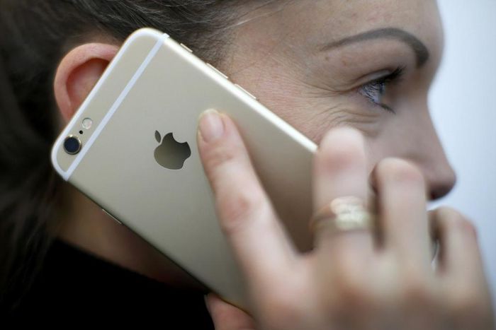 FBI succeeds in cracking Apple's iPhone, drops legal action