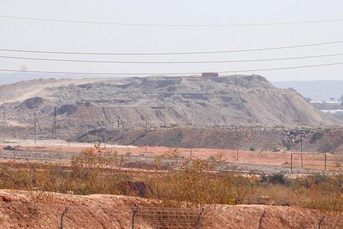 A copper and cobalt mine run by Sicomines is seen in Kolwezi, Democratic Republic of Congo, May 30, 2015. Picture taken May 30, 2015. To match Insight CONGODEMOCRATIC-MINING/CHINA REUTERS/Aaron Ross