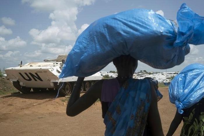 Women carry their goods into the United Nations protection of civilians site, hosting about 30,000 people displaced during the recent fighting in Juba, South Sudan, July 22, 2016.