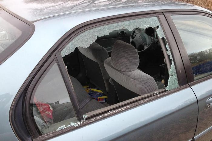 ___5054992___https:______static.pulse.com.gh___webservice___escenic___binary___5054992___2016___5___19___18___Car+windows+smashed