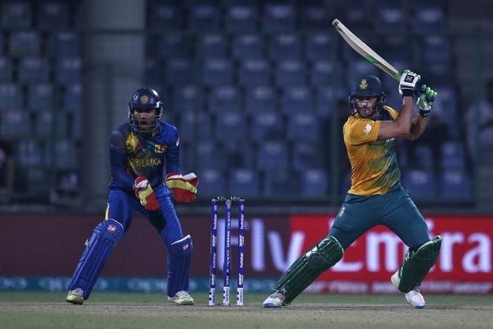 South Africa's captain Faf du Plessis (R) plays a shot watched by Sri Lanka's captain and wicketkeeper Dinesh Chandimal.