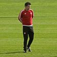 Soccer-Victor Sanchez replaces Silva as Olympiakos coach