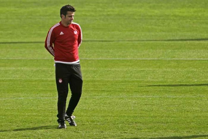 Soccer-Victor Sanchez replaces Silva as Olympiakos coach