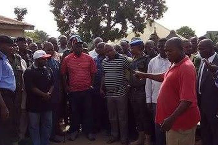 Benue State Governor, Samuel Ortom visits home of his Senior Special Assistant on Security Matters, Hon Igbana Denen who was assassinated on May 20, 2016.