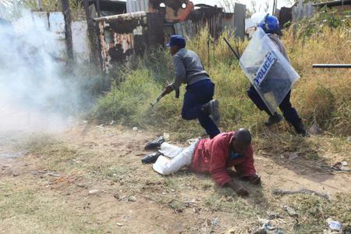 Zimbabwe police fire teargas as taxi drivers' protest turns violent