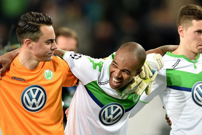 ___4890110___https:______static.pulse.com.gh___webservice___escenic___binary___4890110___2016___4___7___5___diego-benaglio-naldo-julian-draxler-cropped_dk4rb9h76j831dyqn4eqhye5c_2