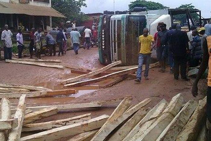 Timber truck falls crushing woman in Nnewi, Anambra
