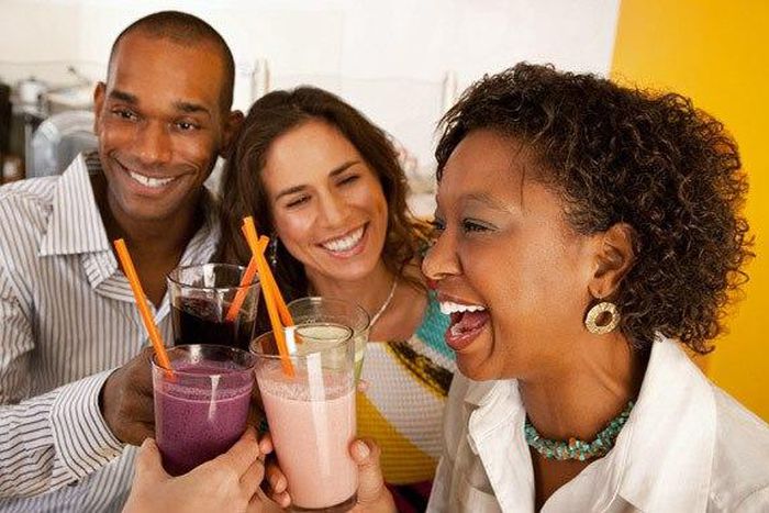 Black man and women drinking smoothies