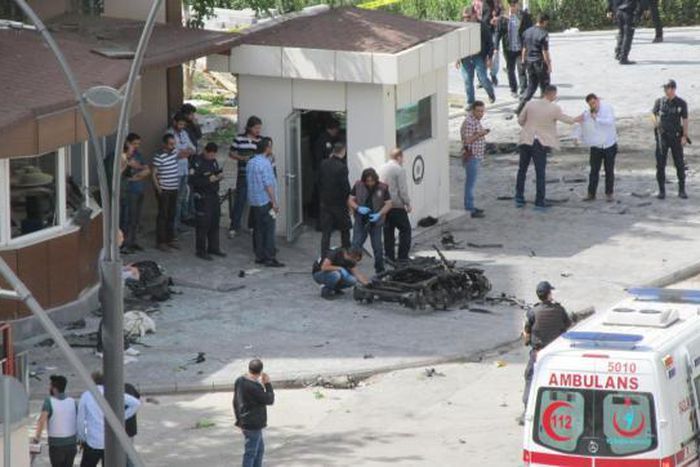 Five wounded in bomb attack on police in Turkey's southeast - sources