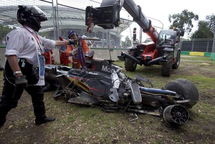 Formula One - Australia Grand Prix - Melbourne, Australia - 20/03/16 - The McLaren of F1 driver Fernando Alonso is retrieved following a crash with Haas F1 driver Esteban Gutierrez at the Australian Formula One Grand Prix in Melbourne.