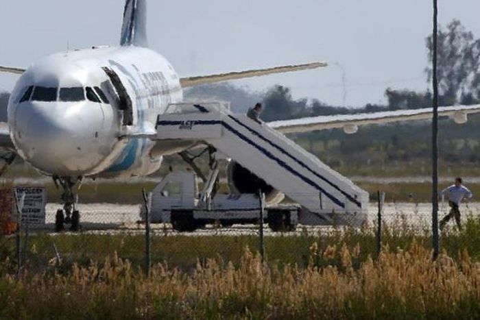 Egyptian hijacker's suicide belt was fake