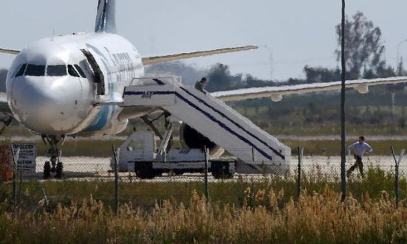 Egyptian hijacker's suicide belt was fake