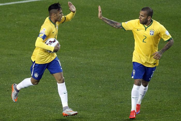 ___4851905___https:______static.pulse.com.gh___webservice___escenic___binary___4851905___2016___3___27___21___dani-alves-neymar-cropped_sjjj3ytu44ri1jvug0u46x02i_1