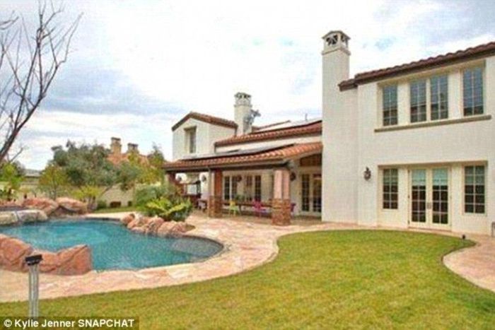 Kylie Jenner to sell Calabasas mansion for $4 million