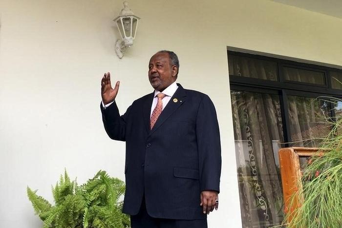Ismail Omar Guelleh arrives for a Reuters interview at his home in Ethiopia's capital Addis Ababa, January 30, 2016.   REUTERS/Edmund Blair