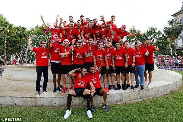 Sevilla players