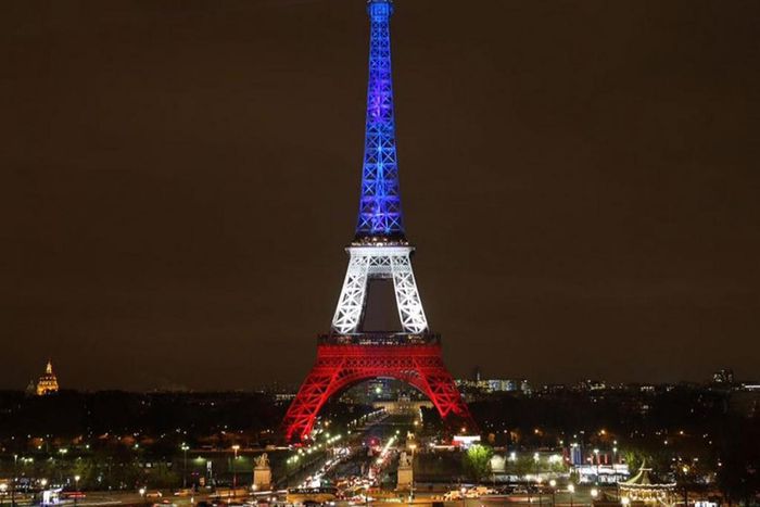Belgian flag to light up Eiffel Tower after Brussels attacks