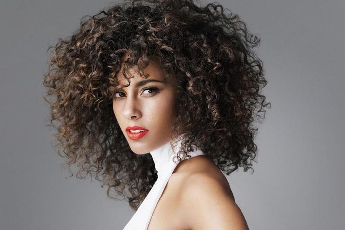 Singer celebrates her 6th year anniversary with a snapchat video