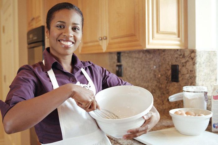 ___5110201___https:______static.pulse.com.gh___webservice___escenic___binary___5110201___2016___6___3___16___Woman_Baking_page-