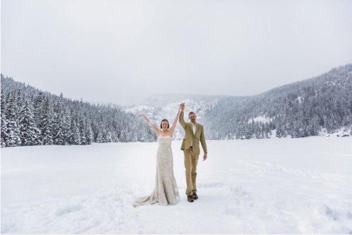 Couple marry in snow in Colorado
