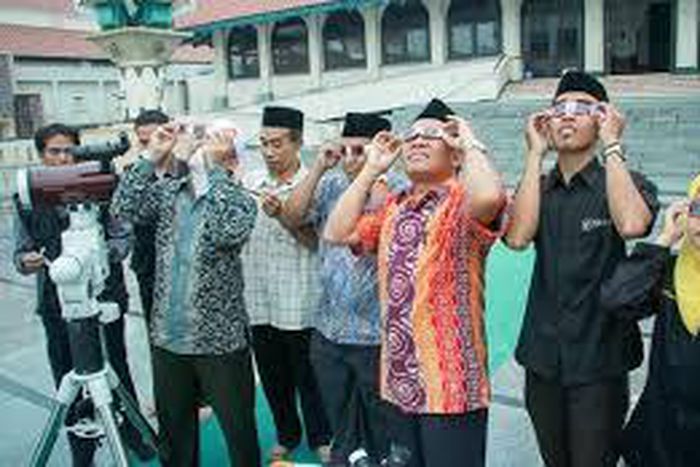 ___4777154___https:______static.pulse.com.gh___webservice___escenic___binary___4777154___2016___3___8___15___Solar+eclipse+in+Indonesia