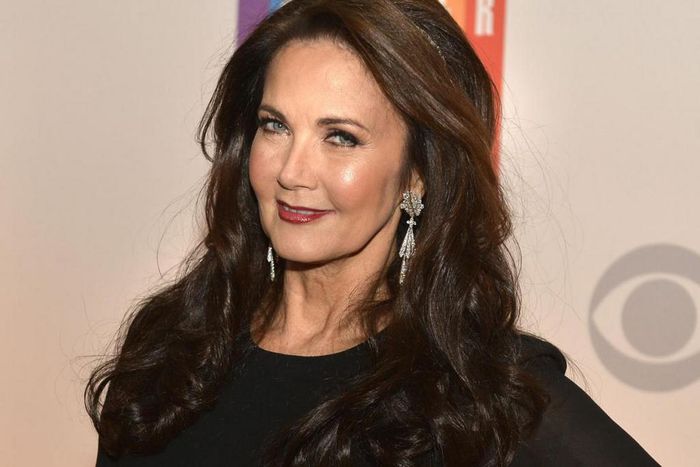 Lynda Carter joins "Supergirl"