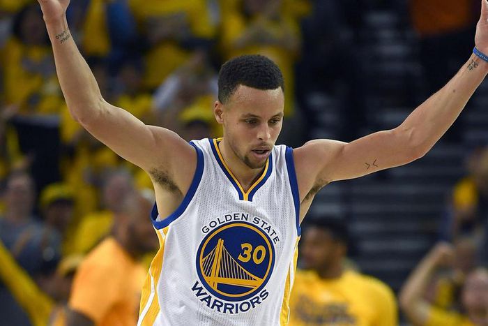 ___4927394___https:______static.pulse.com.gh___webservice___escenic___binary___4927394___2016___5___6___10___stephencurry-cropped_13wu6g9bbnjdd1fmzyciwl9kd7