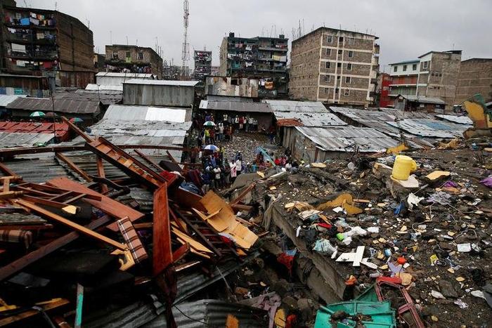 A general view shows rescue workers searching for residents feared trapped in the rubble of a six-storey building that collapsed after days of heavy rain in Nairobi, Kenya, May 1, 2016.