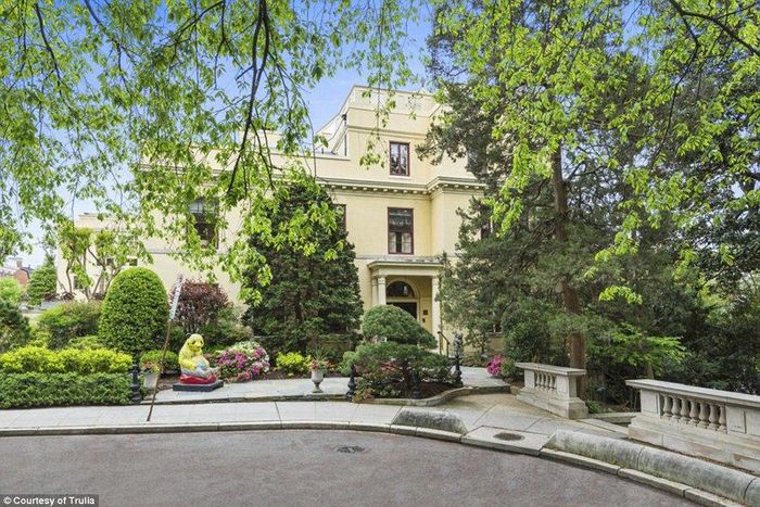 19th century mansion