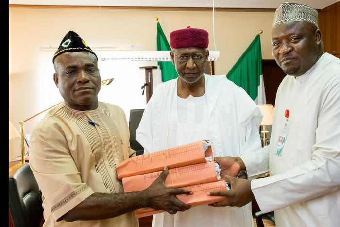 Presidency receives 2016 budget details from National Assembly