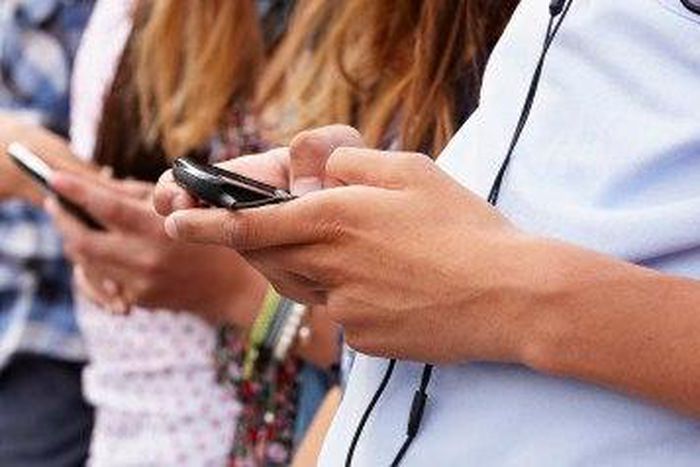 'Drop your phones', Pope Francis tells youth