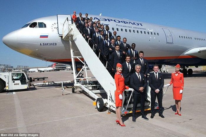 Jose Mourinho and Manchester United players