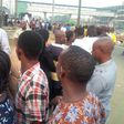 Queues go beyond the Ojota pedestrian bridge