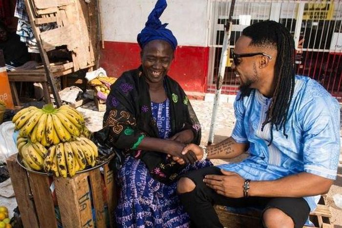 Flavour buying bananas