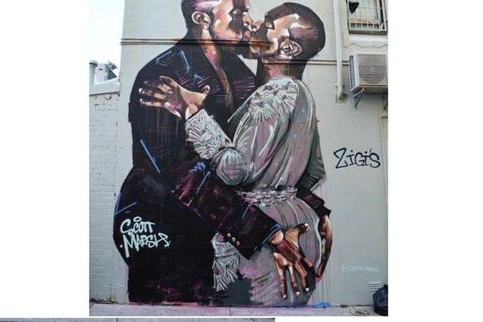 ___4831644___https:______static.pulse.com.gh___webservice___escenic___binary___4831644___2016___3___21___17___Kanye+West+kissing+self_1