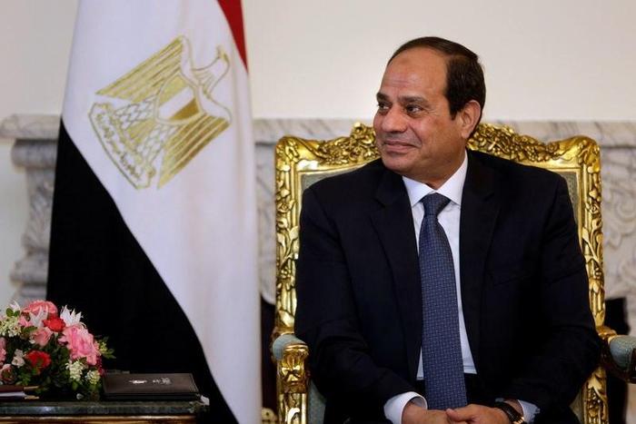 Egypt's President Abdel Fattah al-Sisi listens to U.S. Secretary of State John Kerry during their meeting at the presidential palace in Cairo, Egypt May 18, 2016.