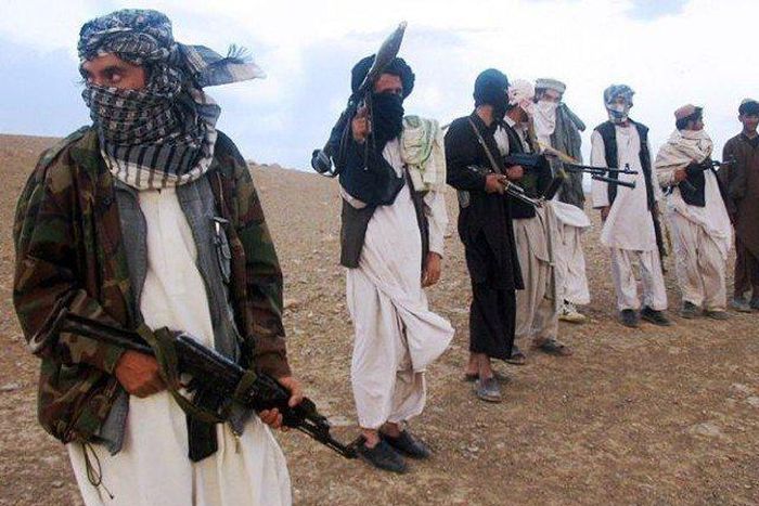 Taliban free hundreds of fighters from jail in north