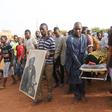 Men carry the body of late photographer Malick Sidibe during an official ceremony commemorating him in Bamako, Mali, April 16, 2016.  REUTERS/Joe Penney